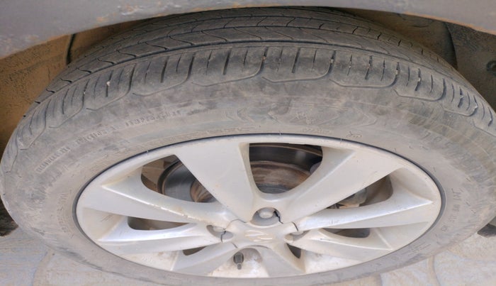 2011 Hyundai Verna FLUIDIC 1.6 CRDI SX, Diesel, Manual, 1,92,493 km, tyre