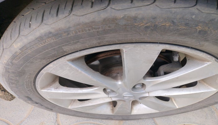 2011 Hyundai Verna FLUIDIC 1.6 CRDI SX, Diesel, Manual, 1,92,493 km, tyre