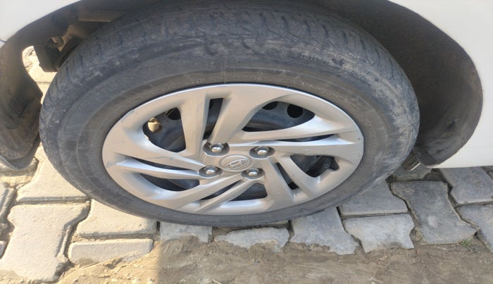 2022 Hyundai AURA S 1.2 CNG, Petrol, Manual, 43,057 km, tyre