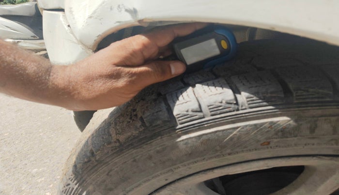 2011 Ford Figo ZXI 1.2 PETROL, Petrol, Manual, 1,53,837 km, tyre