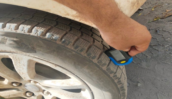 2011 Ford Figo ZXI 1.2 PETROL, Petrol, Manual, 1,53,837 km, tyre