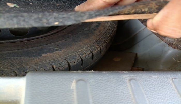 2014 Maruti Alto 800 LXI, Petrol, Manual, 1,40,380 km, tyre