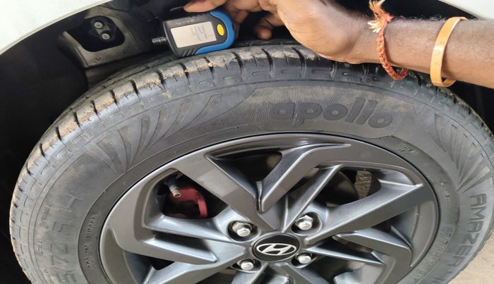 2022 Hyundai GRAND I10 NIOS SPORTZ AMT 1.2 KAPPA VTVT, Petrol, Automatic, 21,722 km, tyre