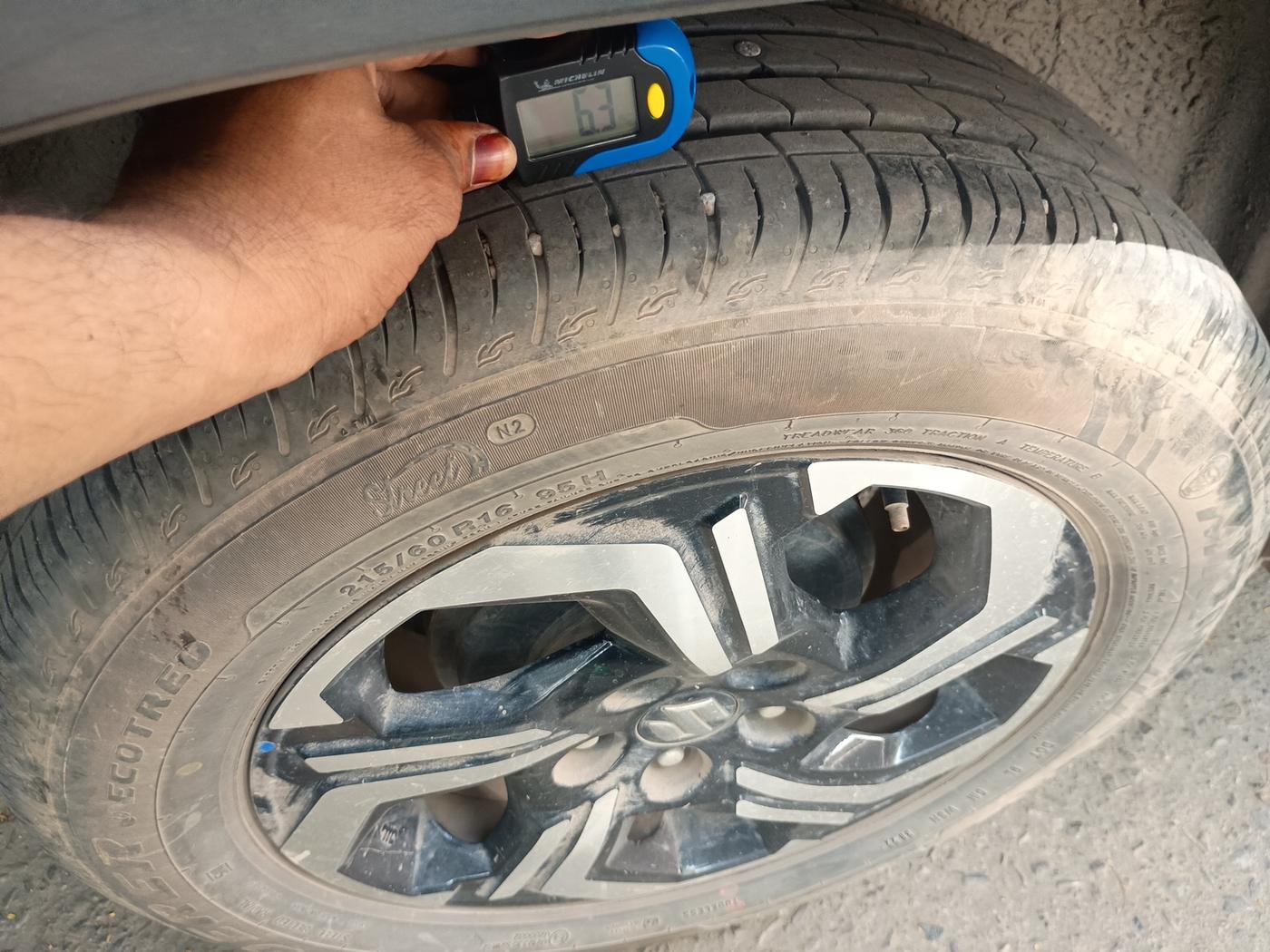 2022 Maruti BREZZA ZXI + SMART HYBRID, Petrol, Manual, 18,900 km, tyre