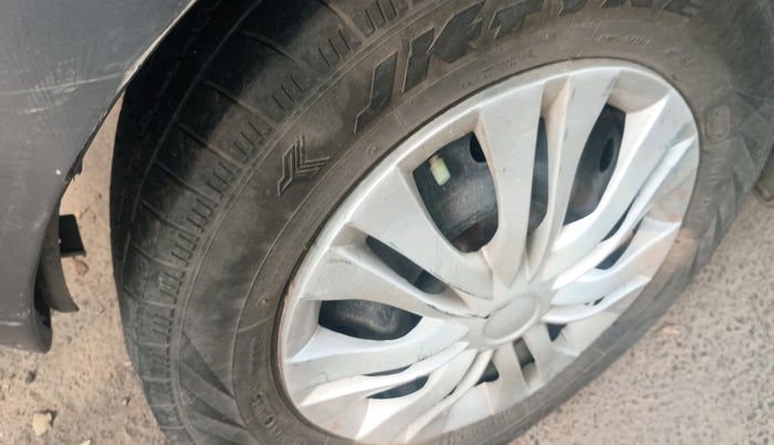 2012 Maruti A Star VXI (ABS) AT, Petrol, Automatic, 1,37,972 km, tyre