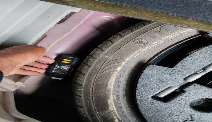 2019 Mahindra XUV300 W8 (O) 1.5 DIESEL, Diesel, Manual, 1,34,452 km, tyre