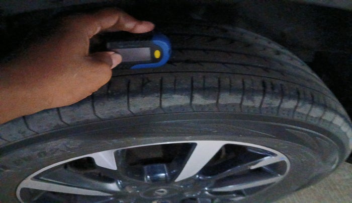 2019 Mahindra XUV500 W11 AT, Diesel, Automatic, 94,954 km, tyre