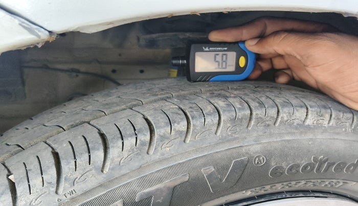 2017 Maruti Ertiga VXI CNG, Petrol, Manual, 1,57,503 km, tyre