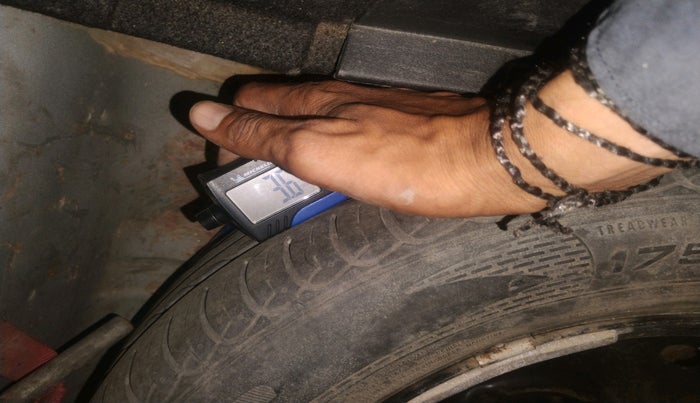 2010 Chevrolet Aveo LS 1.4, Petrol, Manual, 1,80,000 km, tyre