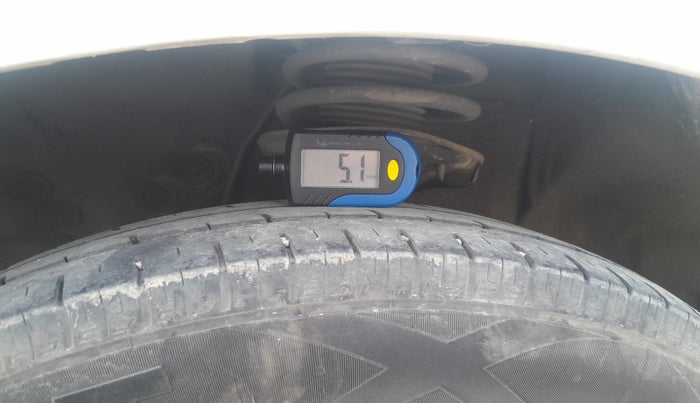 2011 Hyundai Accent EXECUTIVE, Petrol, Manual, 1,42,139 km, tyre