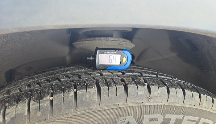 2022 Nissan Kicks XV 1.5, Petrol, Manual, 14,920 km, tyre