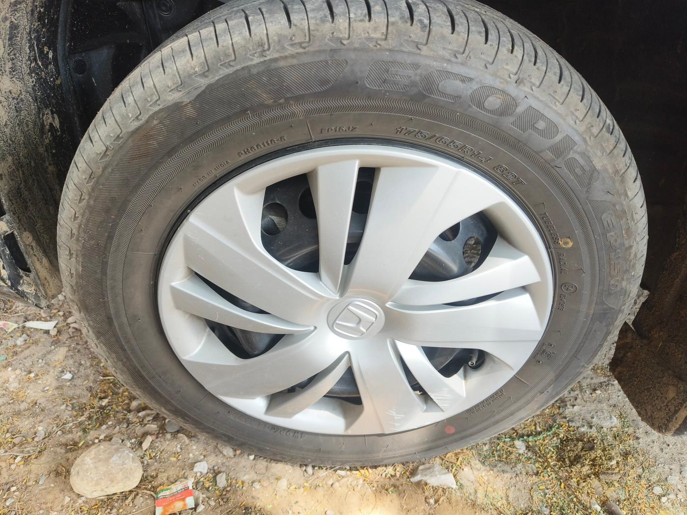 2022 Honda Amaze 1.2L I-VTEC S, Petrol, Manual, 4,243 km, tyre