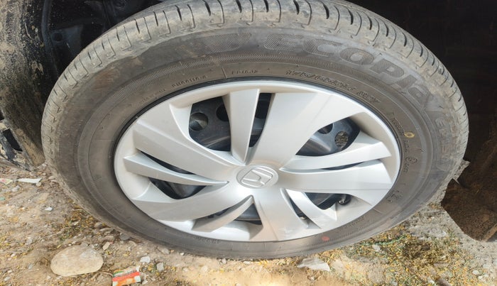 2022 Honda Amaze 1.2L I-VTEC S, Petrol, Manual, 4,243 km, tyre