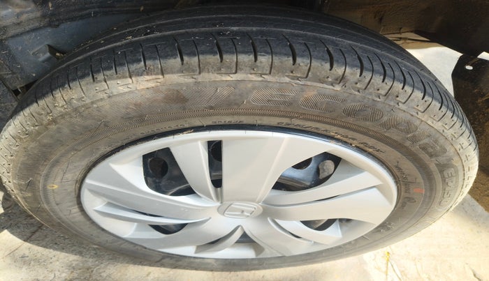 2022 Honda Amaze 1.2L I-VTEC S, Petrol, Manual, 4,243 km, tyre