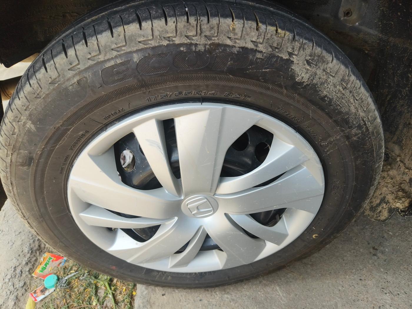 2022 Honda Amaze 1.2L I-VTEC S, Petrol, Manual, 4,243 km, tyre