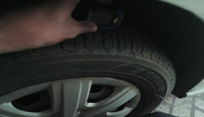 2012 Skoda Rapid AMBITION 1.6 MPI AT, Petrol, Automatic, 1,06,476 km, tyre