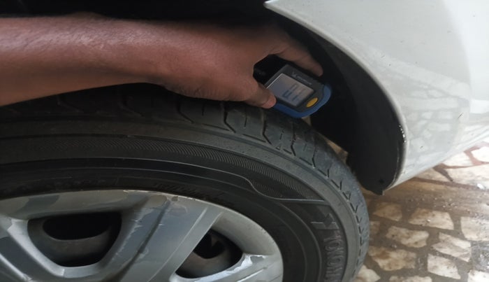 2012 Skoda Rapid AMBITION 1.6 MPI AT, Petrol, Automatic, 1,06,476 km, tyre