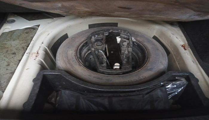 2012 Skoda Rapid AMBITION 1.6 MPI AT, Petrol, Automatic, 1,06,476 km, tyre