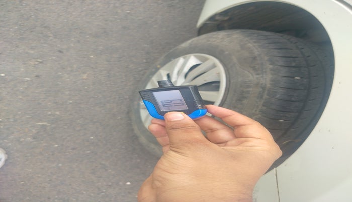 2018 Maruti Dzire VXI, Petrol, Manual, 6,704 km, tyre