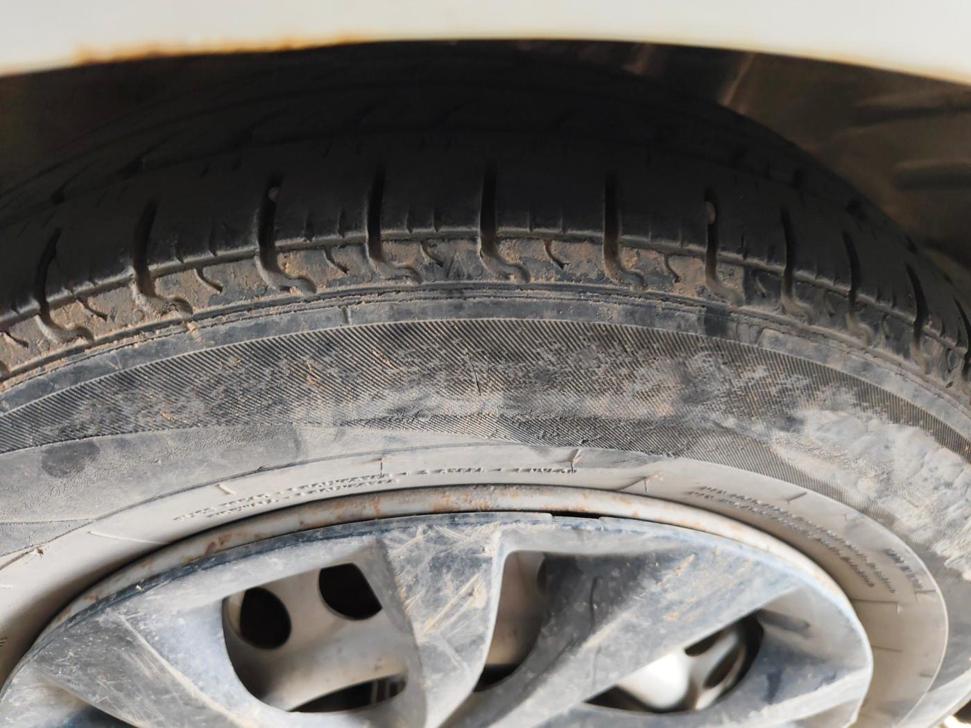 2016 Honda Amaze 1.2L I-VTEC E, Petrol, Manual, 1,01,000 km, tyre