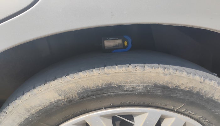 2017 Maruti Dzire VDI, Diesel, Manual, 1,07,587 km, tyre