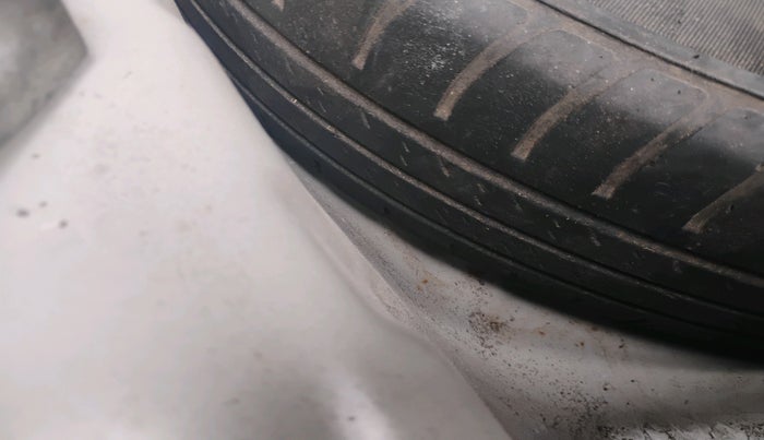 2017 Maruti Dzire VDI, Diesel, Manual, 1,07,587 km, tyre
