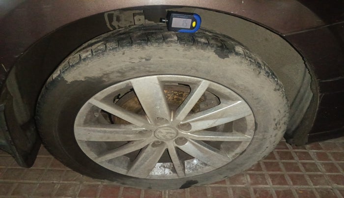 2016 Volkswagen Ameo HIGHLINE1.2L, Petrol, Manual, 73,580 km, tyre