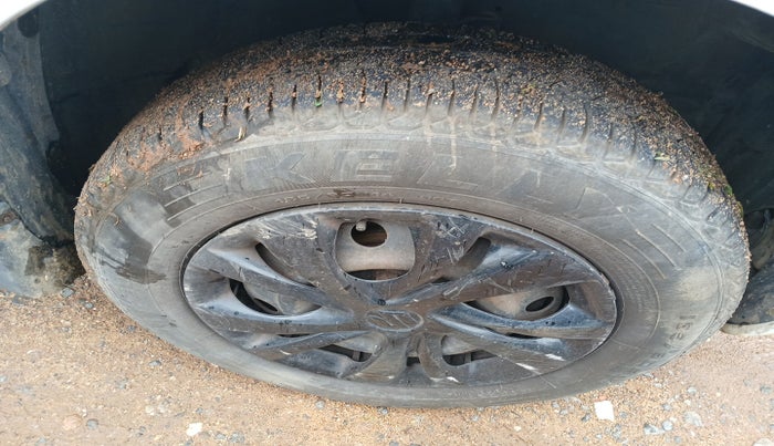 2012 Maruti Ritz VXI, Petrol, Manual, 1,17,940 km, tyre