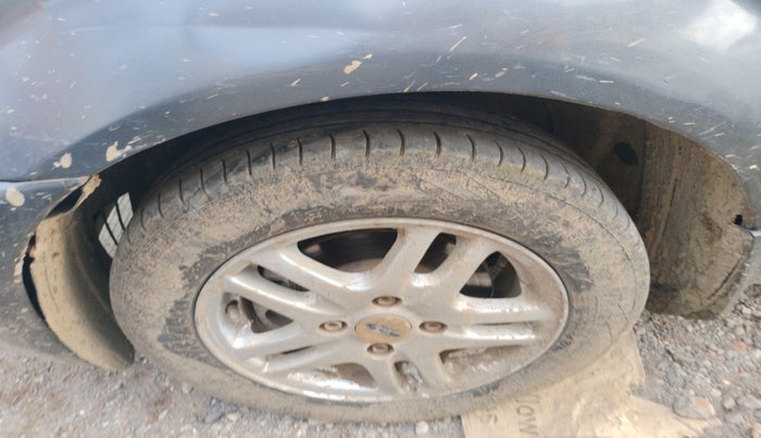 2011 Ford Fiesta Classic SXI 1.4 DIESEL, Diesel, Manual, 2,01,022 km, tyre