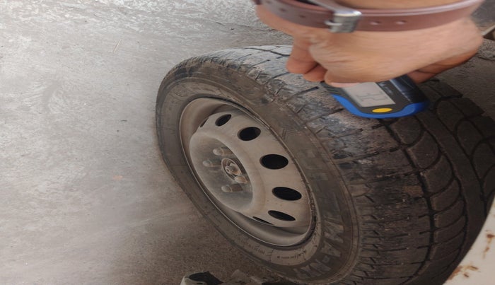 2013 Maruti Wagon R 1.0 LXI CNG, Petrol, Manual, 1,12,100 km, tyre