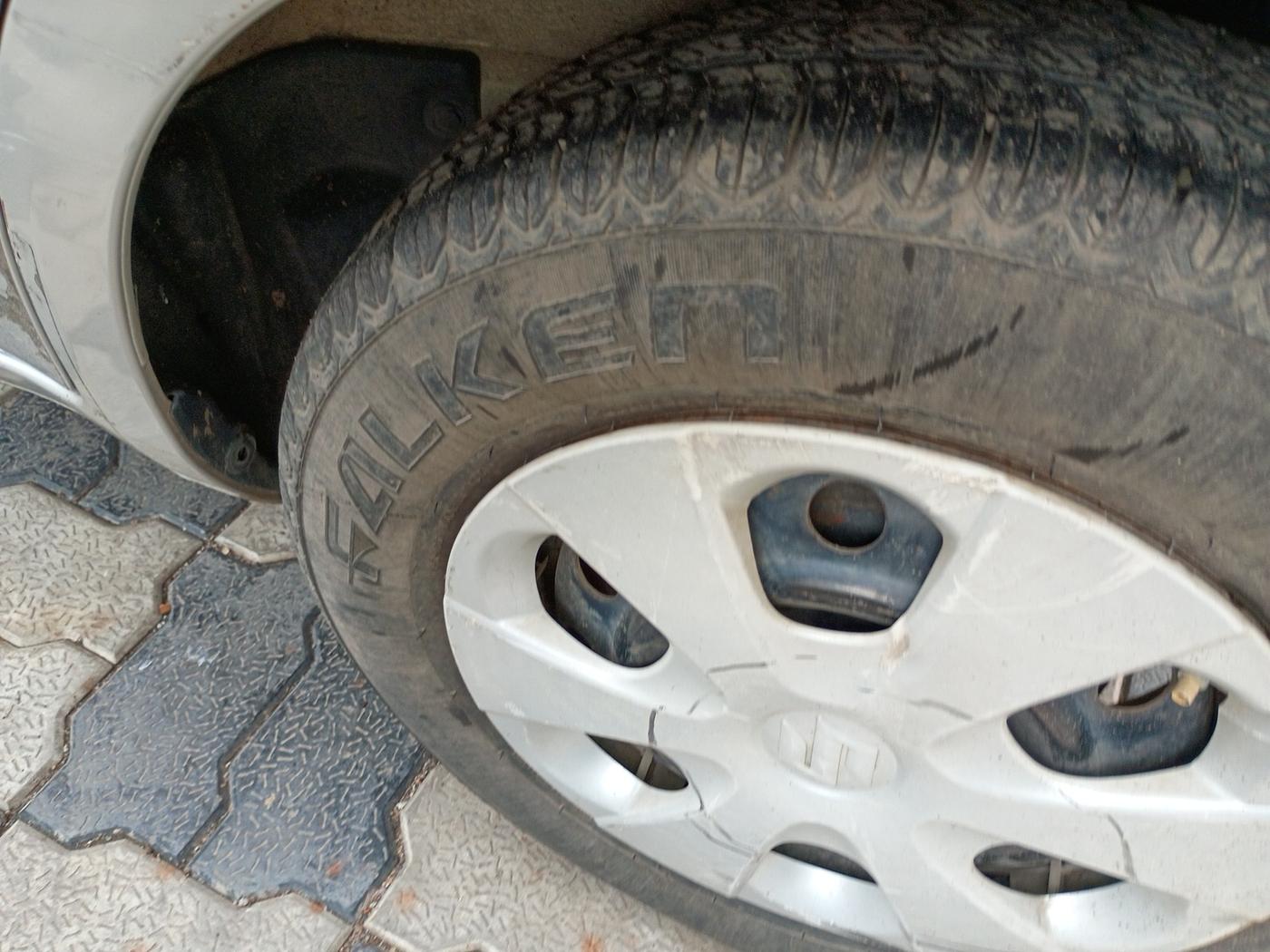 2010 Maruti Ritz VXI, Petrol, Manual, 66,737 km, tyre