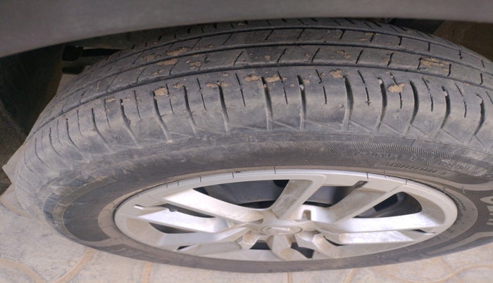 2023 Renault TRIBER RXT, Petrol, Manual, 32,062 km, tyre