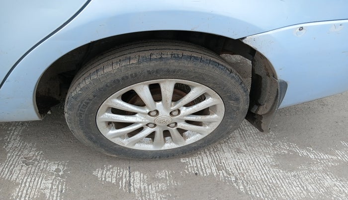 2011 Toyota Etios V, Petrol, Manual, 1,36,811 km, tyre