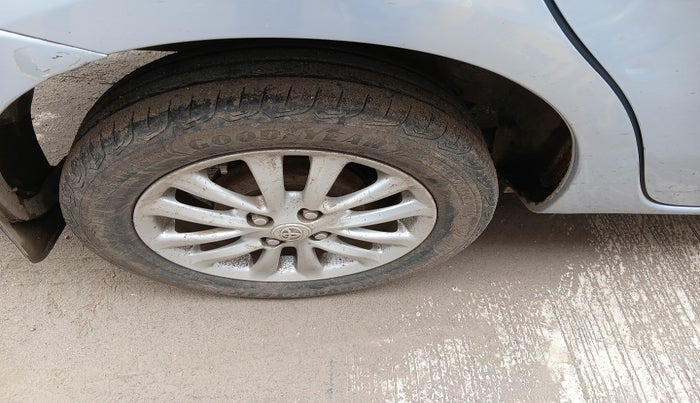 2011 Toyota Etios V, Petrol, Manual, 1,36,811 km, tyre