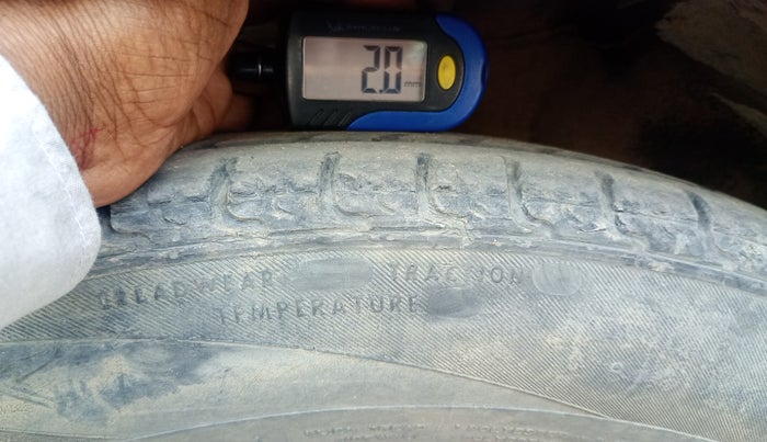 2013 Hyundai i10 MAGNA 1.2, Petrol, Manual, 1,20,851 km, tyre