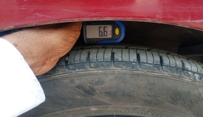 2013 Hyundai i10 MAGNA 1.2, Petrol, Manual, 1,20,851 km, tyre