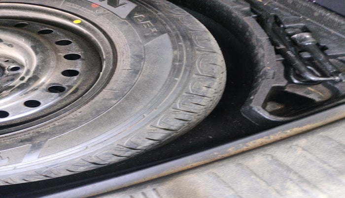 2018 Jeep Compass LIMITED 2.0 DIESEL, Diesel, Manual, 1,01,251 km, tyre