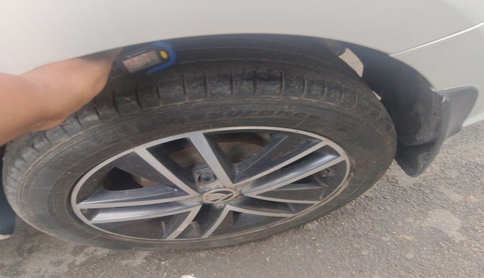 2019 Skoda Rapid STYLE 1.6 MPI AT, Petrol, Automatic, 30,813 km, tyre