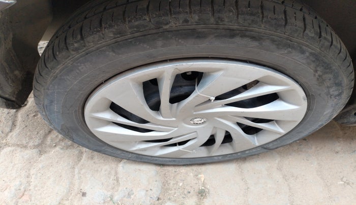 2016 Maruti Ciaz VDI+ SHVS, Diesel, Manual, 1,11,987 km, tyre