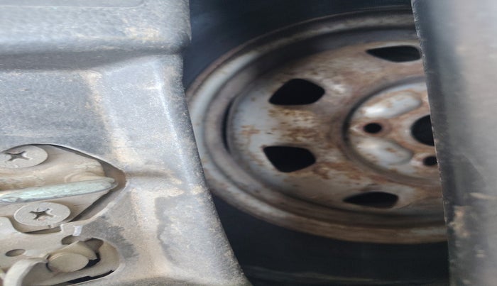 2011 Maruti Wagon R 1.0 LXI CNG, Petrol, Manual, 68,299 km, tyre