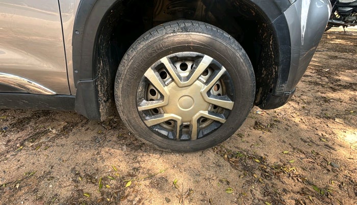 2021 Maruti Vitara Brezza LXI, Petrol, Manual, 70,484 km, tyre