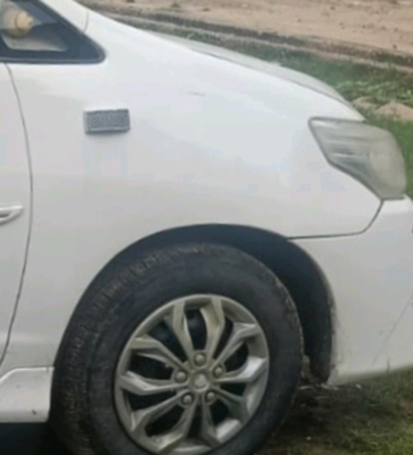 2010 Toyota Innova 2.5 G3, Diesel, Manual, 1,49,685 km, tyre