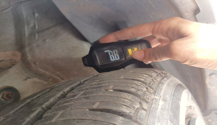 2016 Mahindra Kuv100 K6 5 STR, Petrol, Manual, 2,25,000 km, tyre