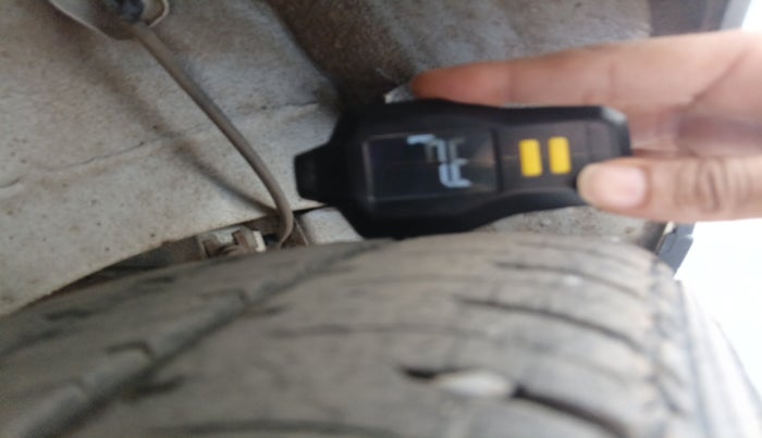 2016 Mahindra Kuv100 K6 5 STR, Petrol, Manual, 2,25,000 km, tyre