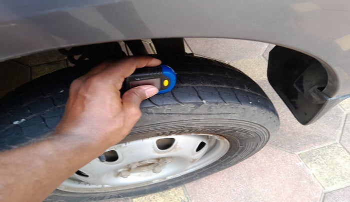 2021 Maruti Eeco 5 STR AC CNG, Petrol, Manual, 99,448 km, tyre