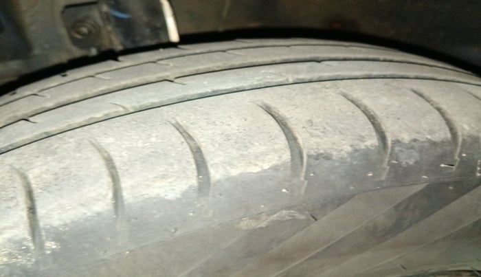 2018 Maruti Dzire VDI, Diesel, Manual, 2,31,695 km, tyre