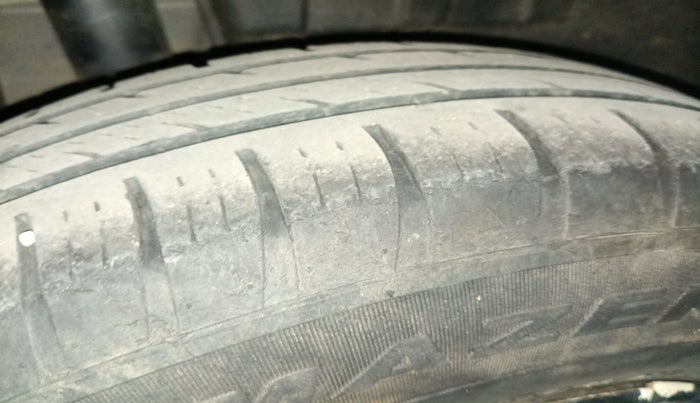 2018 Maruti Dzire VDI, Diesel, Manual, 2,31,695 km, tyre