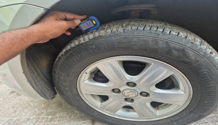 2011 Maruti Swift Dzire ZXI, Petrol, Manual, 1,14,063 km, tyre