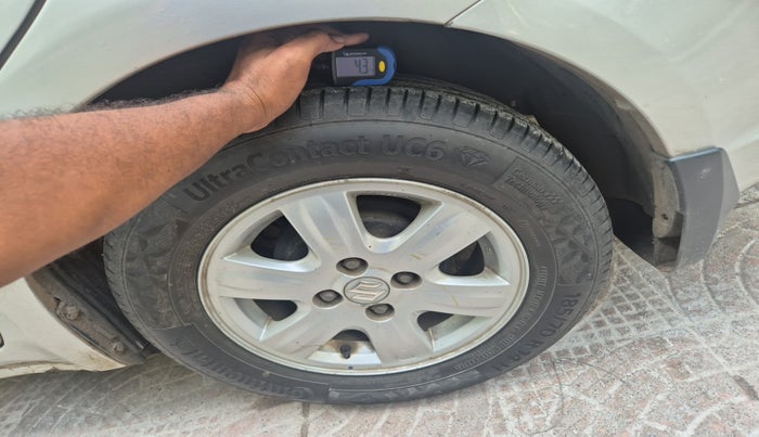 2011 Maruti Swift Dzire ZXI, Petrol, Manual, 1,14,063 km, tyre