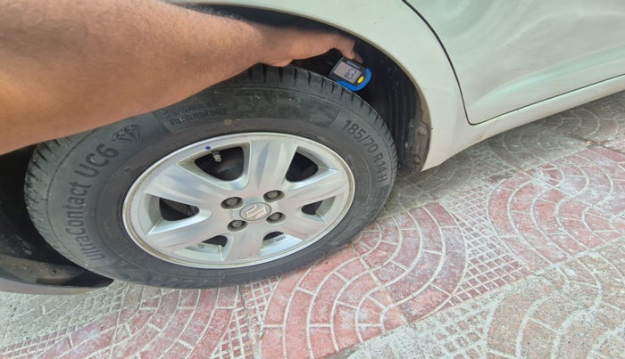 2011 Maruti Swift Dzire ZXI, Petrol, Manual, 1,14,063 km, tyre